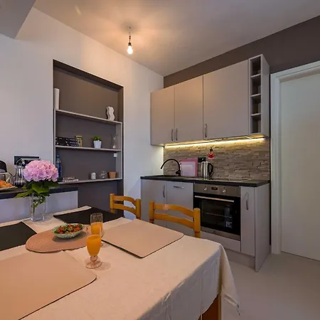 Modern And Stylish With Terrace - Classic One Bedroom With Terrace *