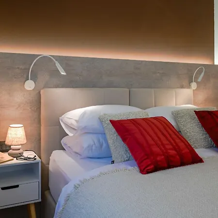 Modern And Stylish With Terrace - Classic One Bedroom With Terrace Apartmán