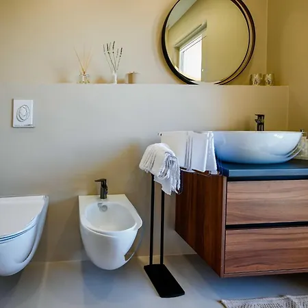 Modern And Stylish With Terrace - Classic One Bedroom With Terrace Apartmán *