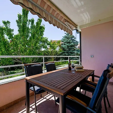 Apartmán Modern And Stylish With Terrace - Classic One Bedroom With Terrace